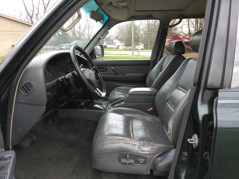 Illustration for article titled For $2,000, Would You Roll The Dice On This 1993 Toyota Land Cruiser?